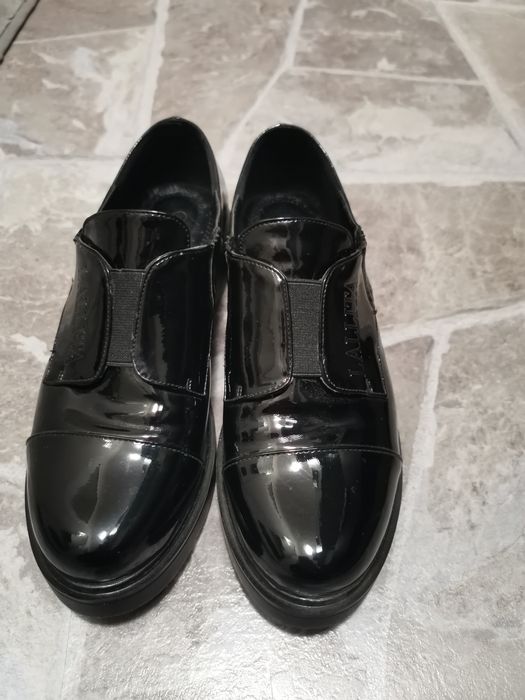 Дамски лачени обувки 36 номер