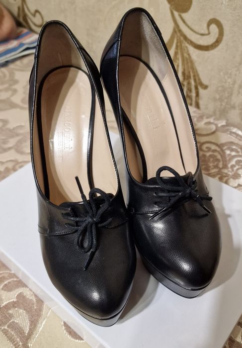 Продам женские туфли