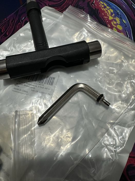 Cheie universala skateboard + suruburi