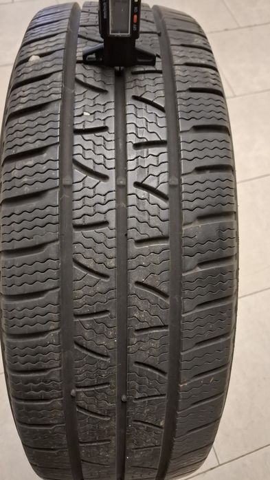Зимна бусова гума  Pirelli 215 60 17C