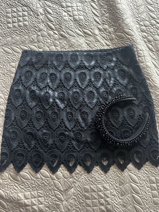 Кожена пола с бродерия