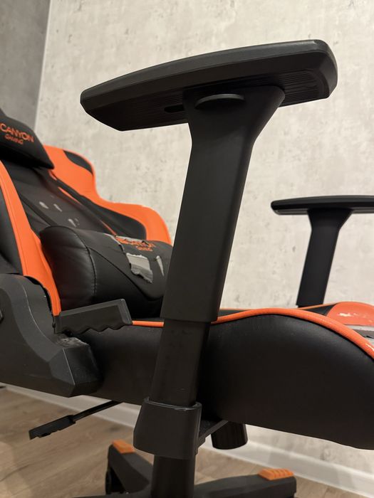 Продам игровое кресло