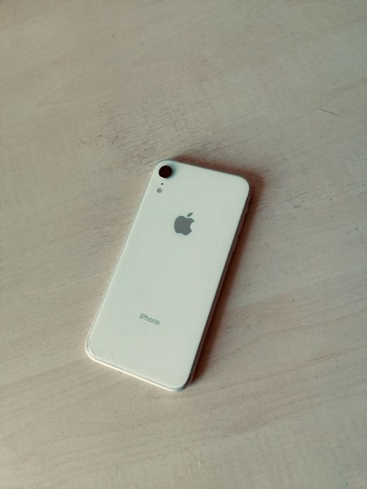 iPhone XR (64) ГБ