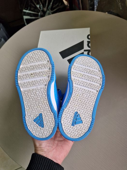 Маратонки адидас