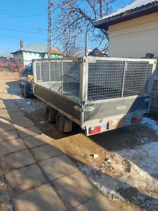 Remorcă basculabilă pe 3 parti