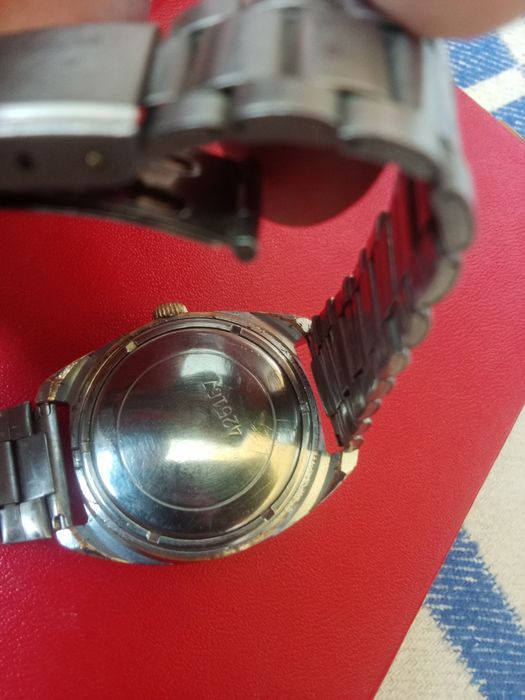 часы Слава 26 камней ( СССР ) двойной календарь