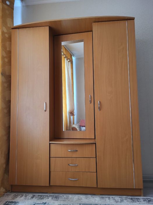 Шкаф продаю пишите