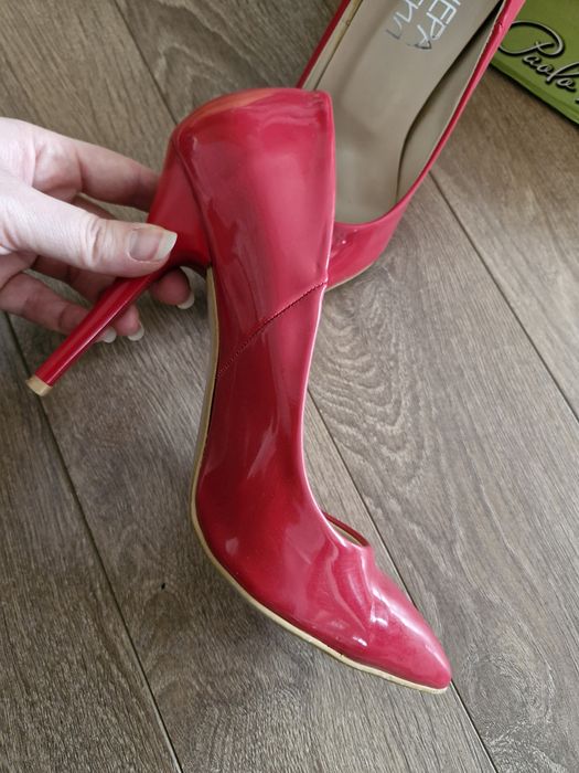 Дамски червени обувки с тънък ток