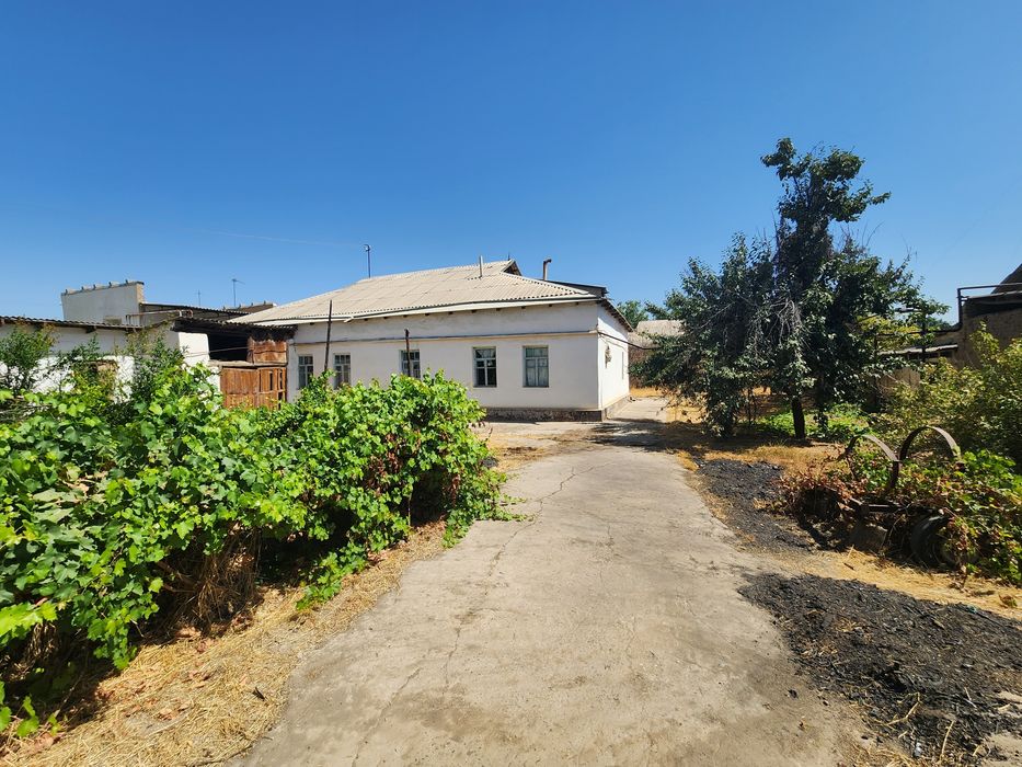 Уй   сотилади  18 сотик   нархи  48000