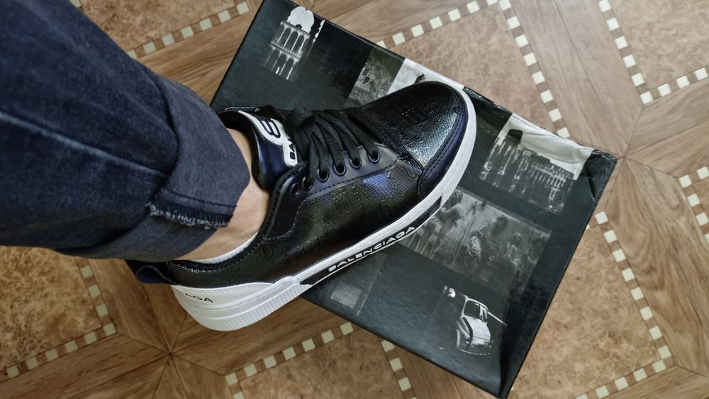 Продаются кроссовки