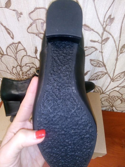 Нови скарпини размер 40