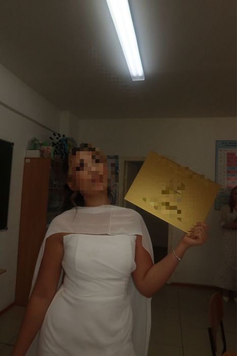 Белое платье в пол со шлейфом