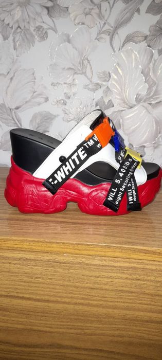 Продам женские сабо и тапочки