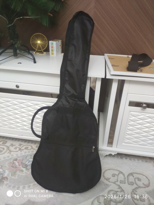 Акустическая гитара Levinson в идеальном состояний