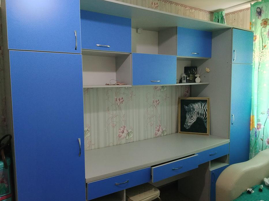 Продам шкаф удобный в садик в школу можно разбирается 1 эт