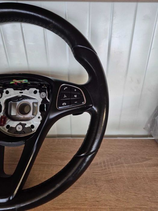 Продавам кожен волан с пера MERCEDES W205 W213 CLA 2015-2019