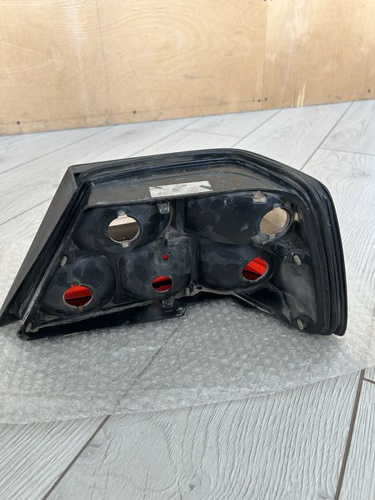 Мерс 124 задный стоп малина