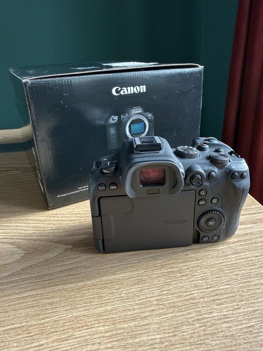 Vând Canon EOS R6 + obiectiv Canon 35 mm f/ 1.4 L II USM