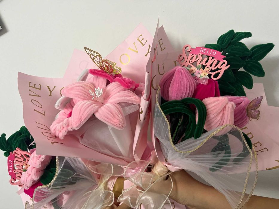 Buchete de flori din sarma plusata