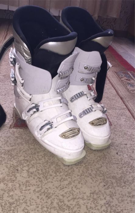 Продам лыжную обувь