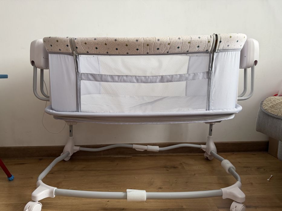 Манеж-люлька электронная