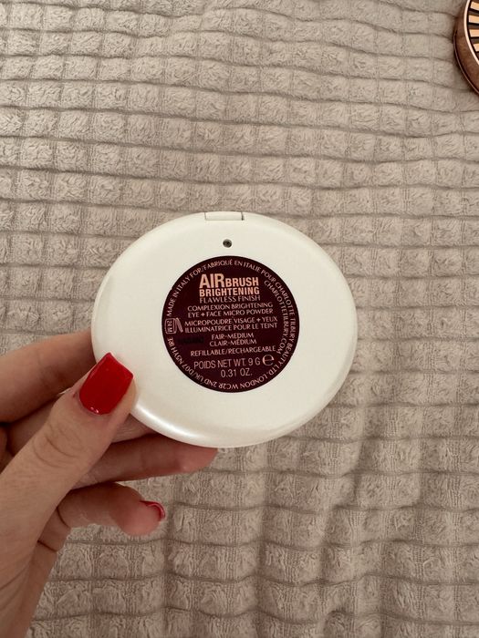 Charlotte Tilbury Airbrush brightning powder - изсветляваща пудра.