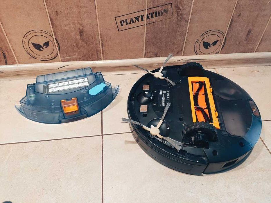 Продаю робот пылесос