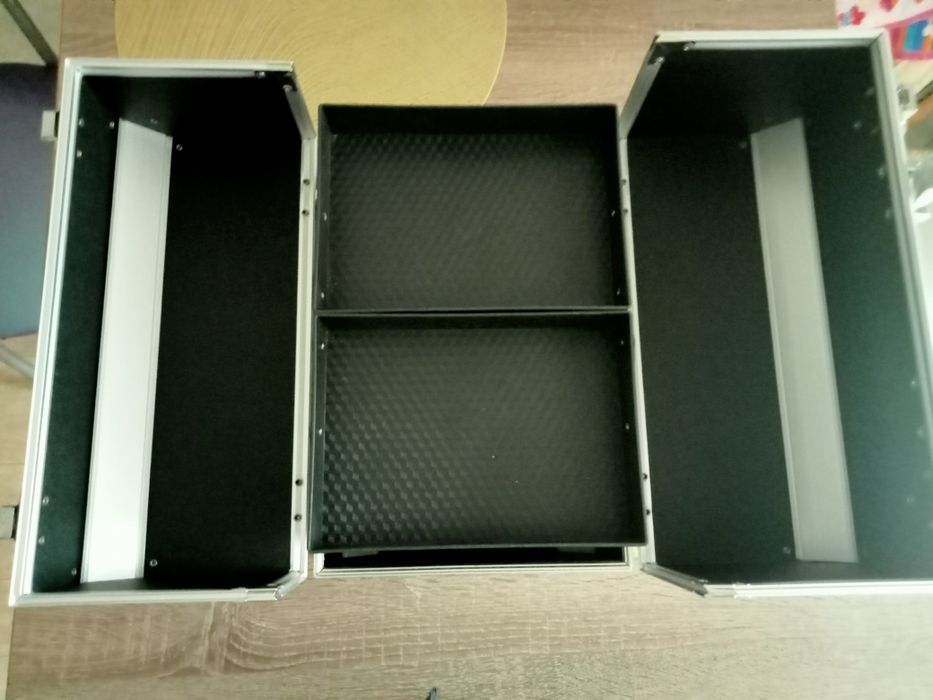 Сумка-чемодан для визажиста