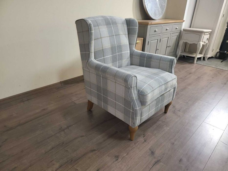 Сив фотьойл от плат с висока облегалка