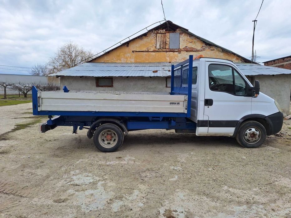 Camioneta IVECO Basculabila