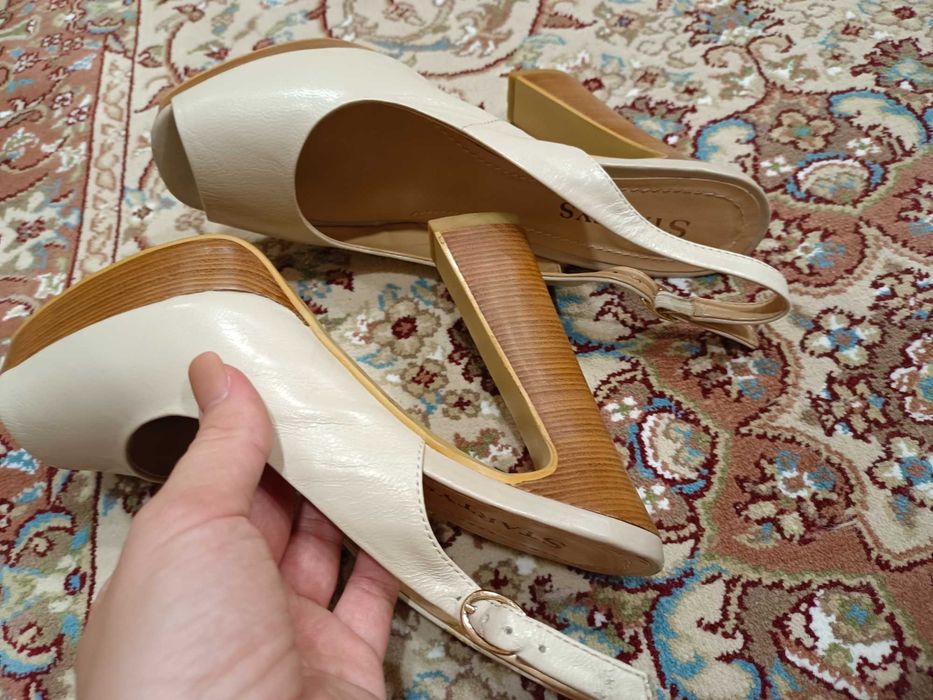 Бежевые шикарные туфли