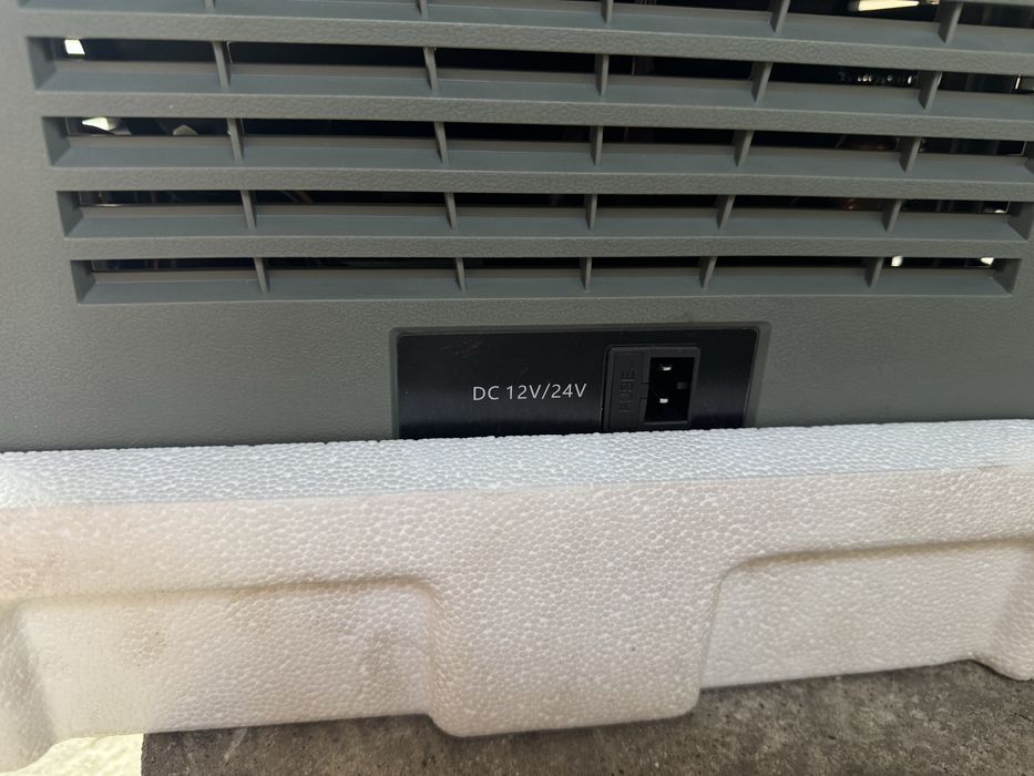 Автомобильный холодильник. 12/24 /220 v