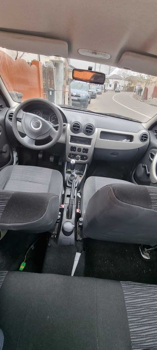 Logan 1.4mpi pret 2500 euro