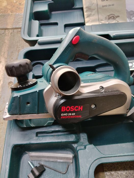 Электрорубанок Bosch GHO 26-82