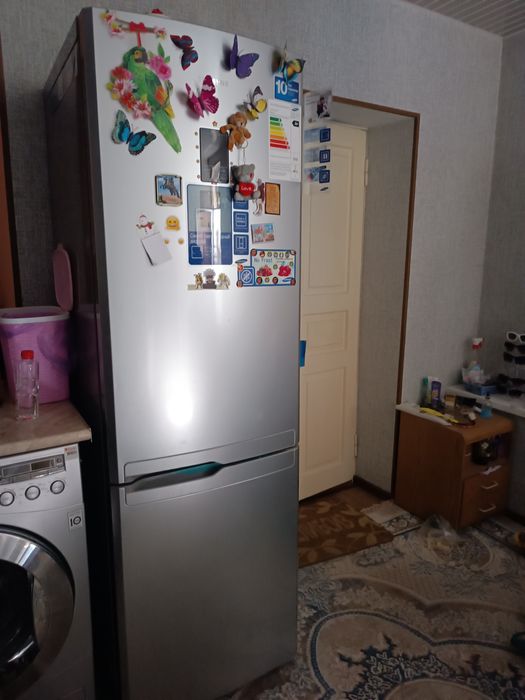 Продается холодильник  Samsung двухкамерный