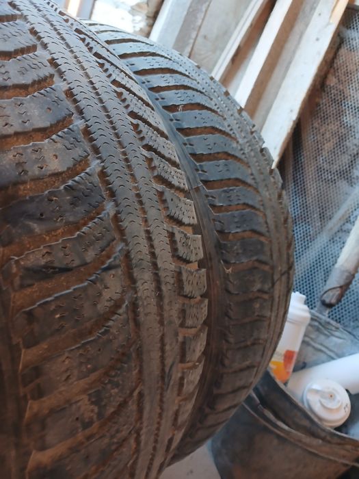 Продаётсия зимный шина