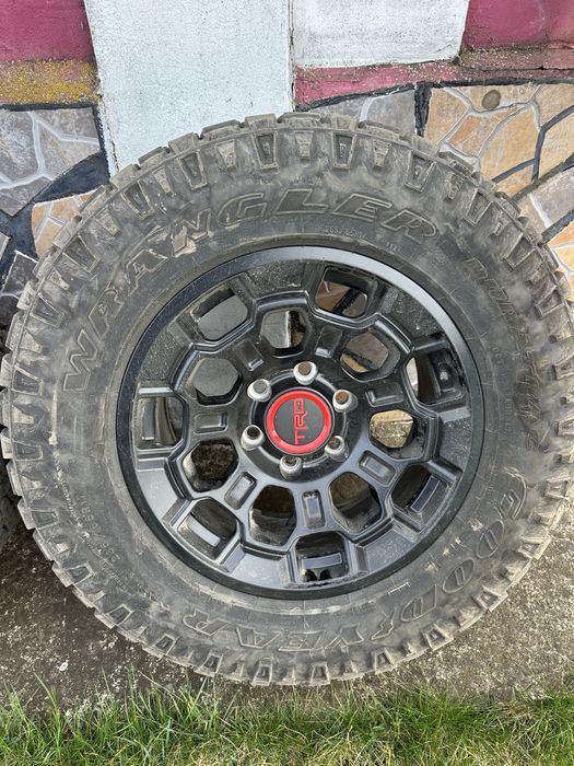 Тойота Хайлукс гуми с джанти