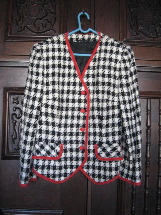 Costum femei ( Bleizer + fusta ) picior de cocos