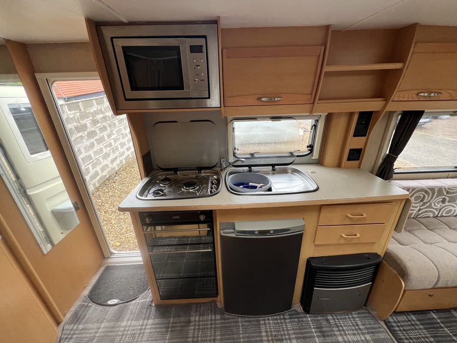 Elddis avante 2010  panou solar,5 locuri baie mare cabina de dush inm
