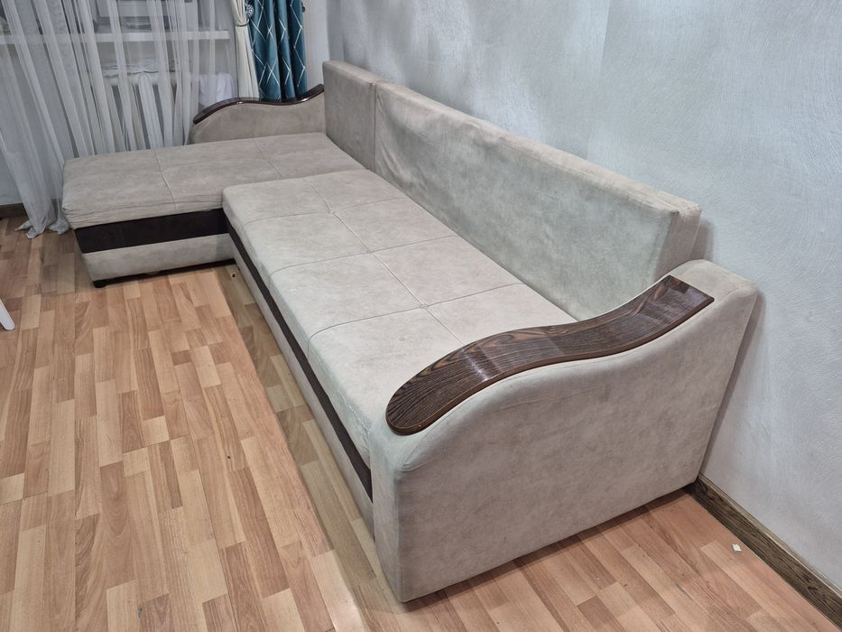 Продам угловой диван в хорошем состоянии за 20 000 район старого вокза