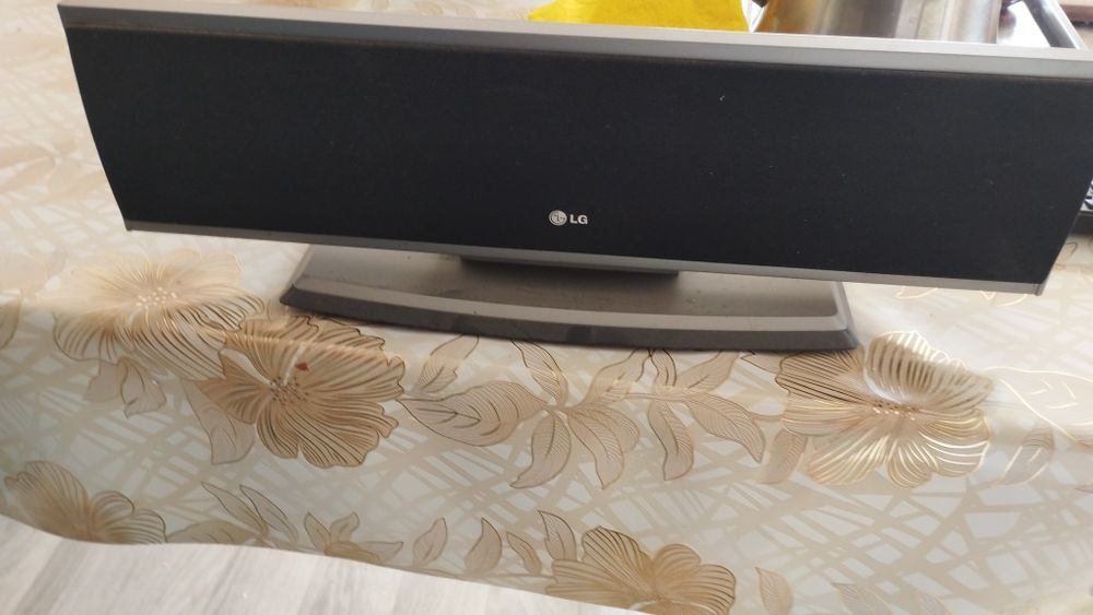 Музыкальный центр с колонками