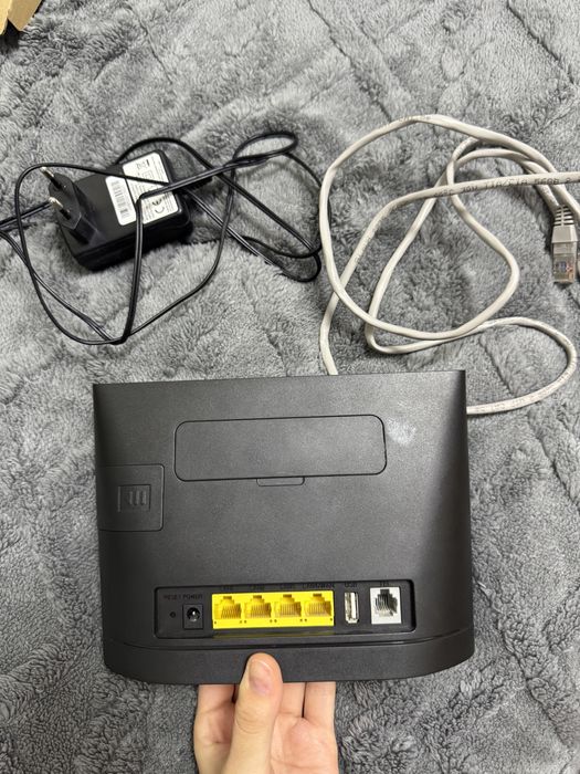 Продам роутер huawei!