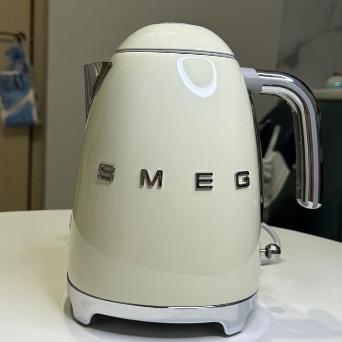 Чайник Smeg бежевый