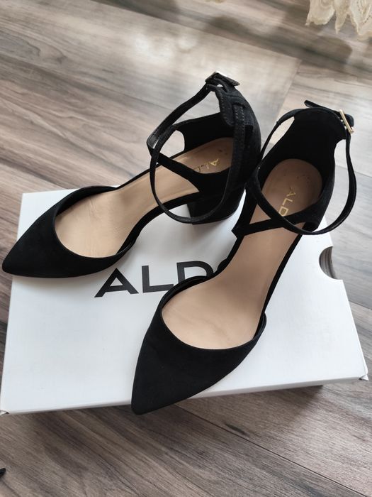 Pantofi ALDO
 Vârf ascutit, iar in spate călcâiul este bine fixat. Inc