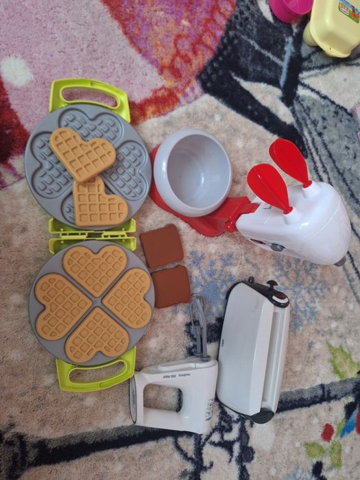 Пластмасови детски електтоуреди.