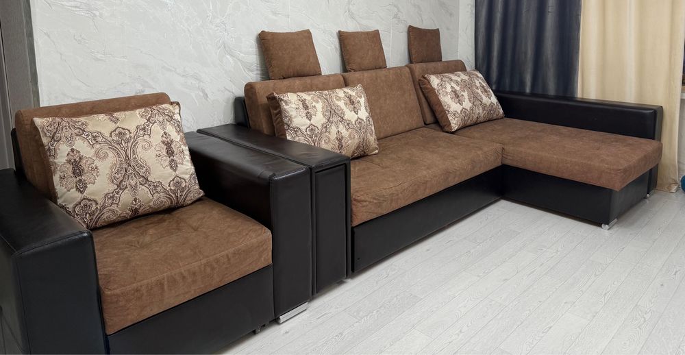 Срочно продаю диван с креслом