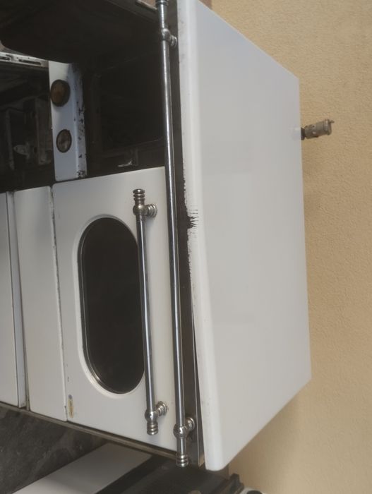 Продавам сръбска печка 20 киловата с водна риза и помпа !