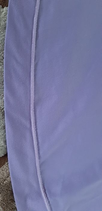 Fata de masa culoarea lavandei