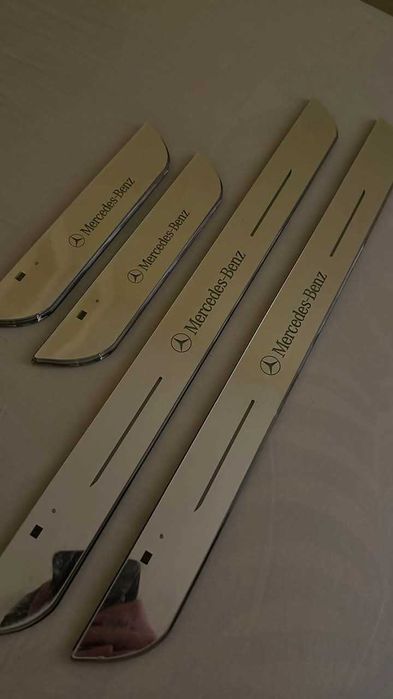 LED лайсни за прагове на автомобил