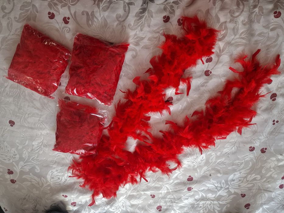 Продам боа красный